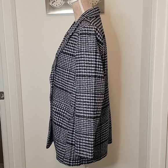 Old Navy, Size M, Soft-Brushed Oversized Blazer, Black, Gray-Blue Plaid, EUC - Picture 3 of 12